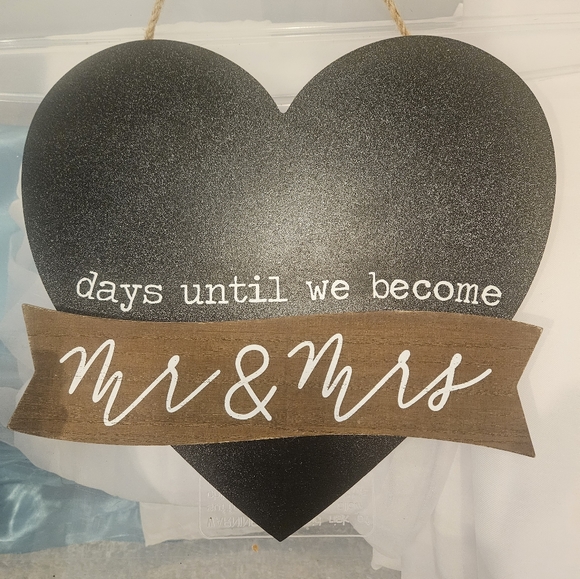 Heart "wedding" chalk board - Picture 3 of 3